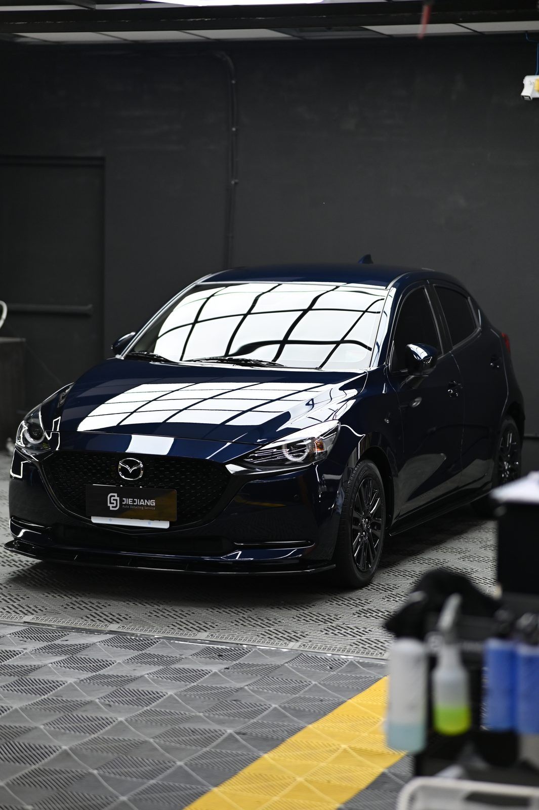 Mazda2 漆面鍍膜完工與細節實拍 第 3 張（共 7 張）——捷匠淡水旗艦店施工實錄