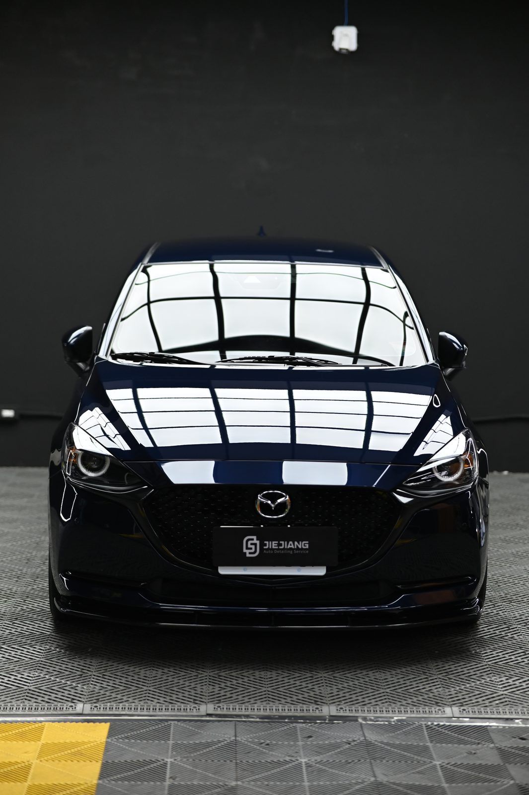 Mazda2 漆面鍍膜完工與細節實拍 第 5 張（共 7 張）——捷匠淡水旗艦店施工實錄