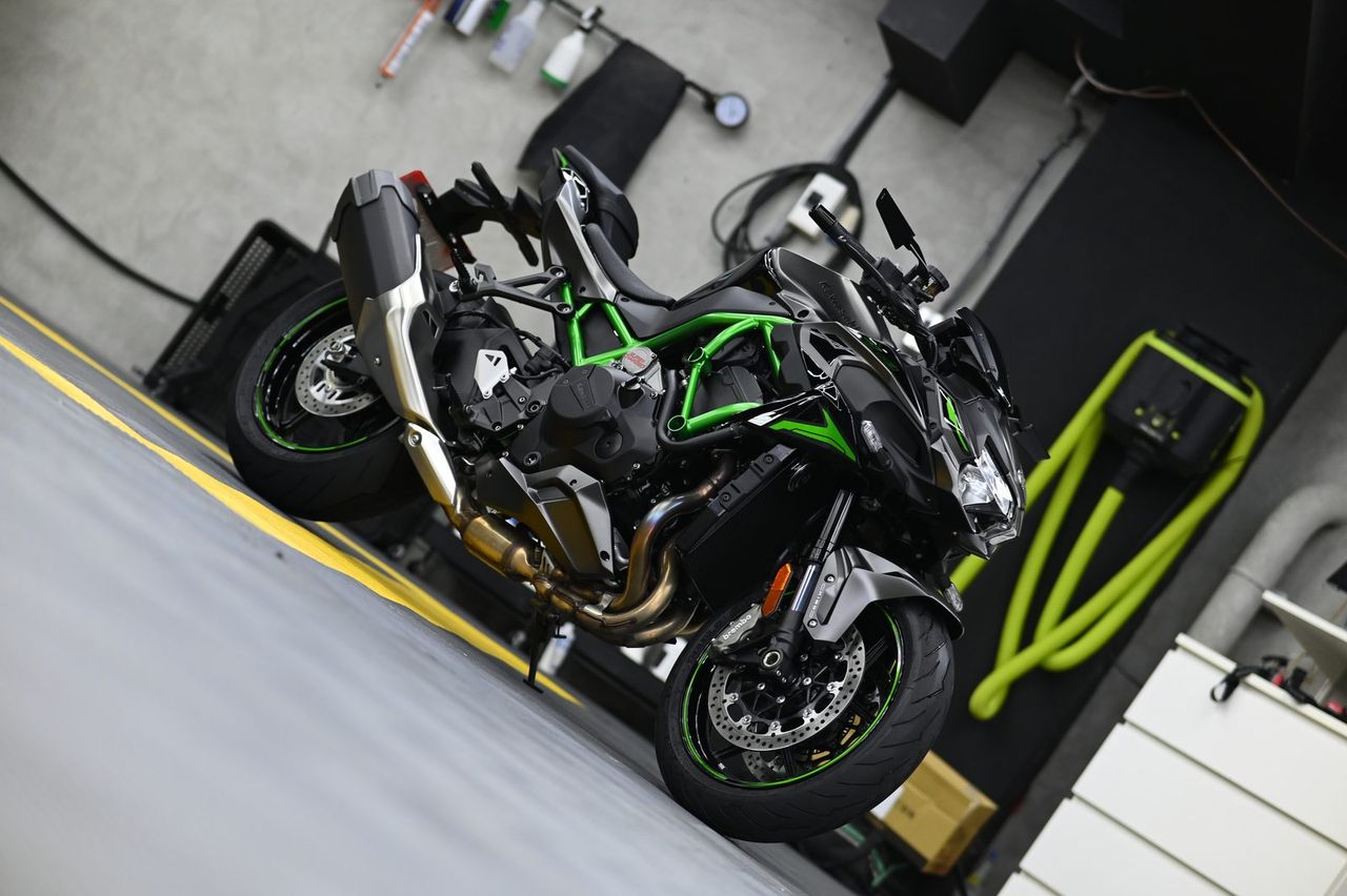 Kawasaki Z H2 機車美容完工與細節實拍 第 1 張（共 7 張）——捷匠淡水旗艦店施工實錄