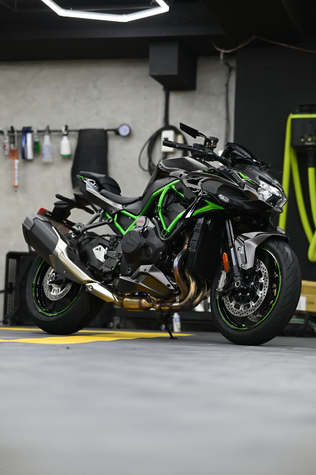 Kawasaki Z H2 機車美容完工與細節實拍 第 2 張（共 7 張）——捷匠淡水旗艦店施工實錄