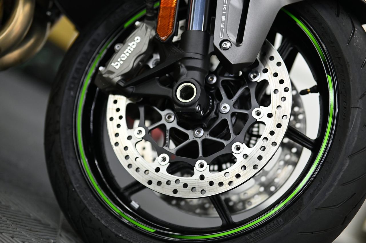 Kawasaki Z H2 機車美容完工與細節實拍 第 3 張（共 7 張）——捷匠淡水旗艦店施工實錄