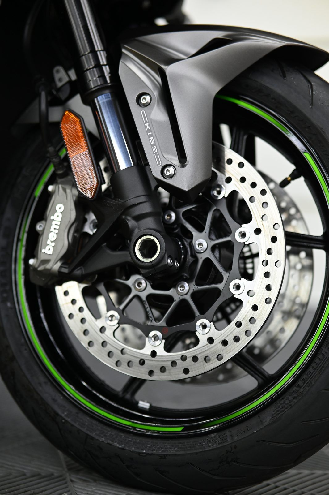 Kawasaki Z H2 機車美容完工與細節實拍 第 4 張（共 7 張）——捷匠淡水旗艦店施工實錄