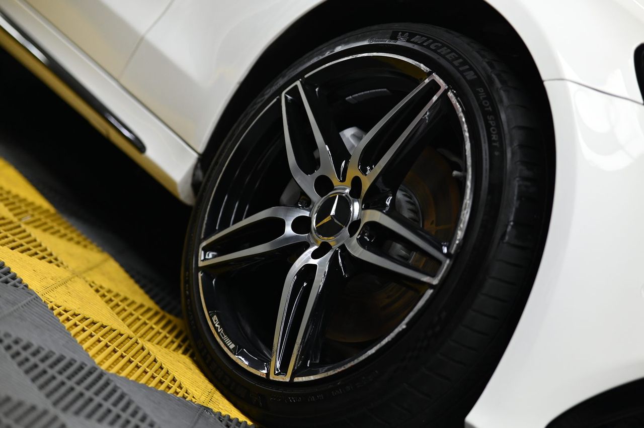 Mercedes-Benz C63 漆面鍍膜完工與細節實拍 第 3 張（共 7 張）——捷匠淡水旗艦店施工實錄
