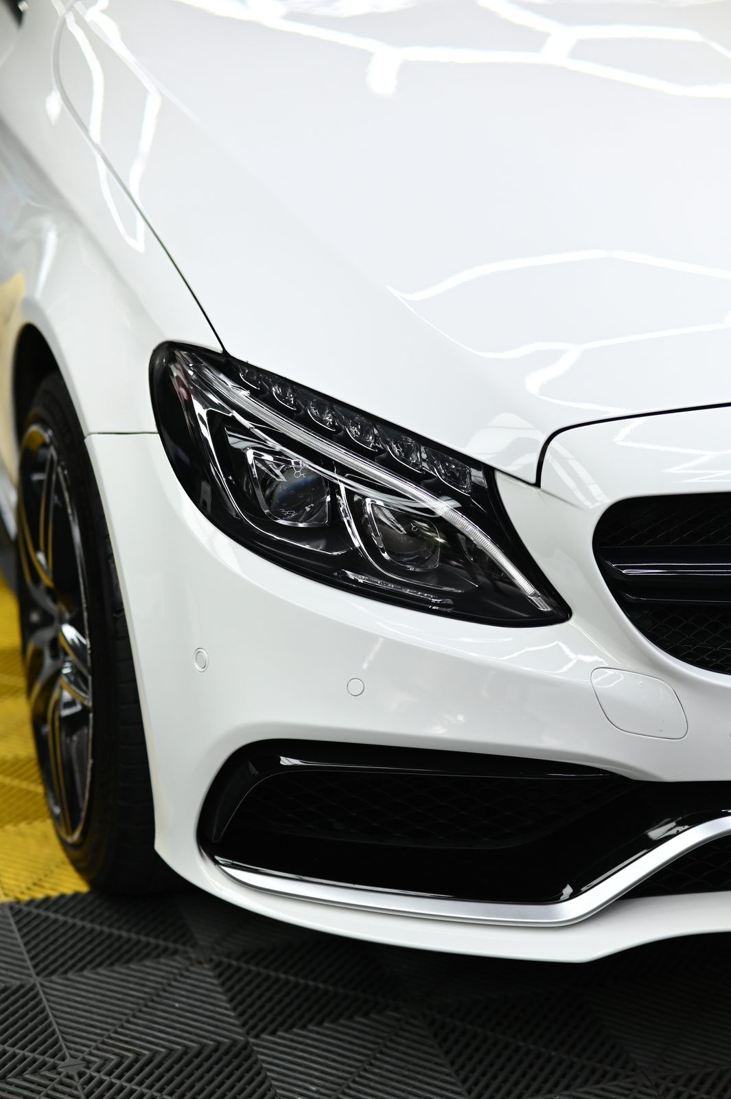 Mercedes-Benz C63 漆面鍍膜完工與細節實拍 第 6 張（共 7 張）——捷匠淡水旗艦店施工實錄