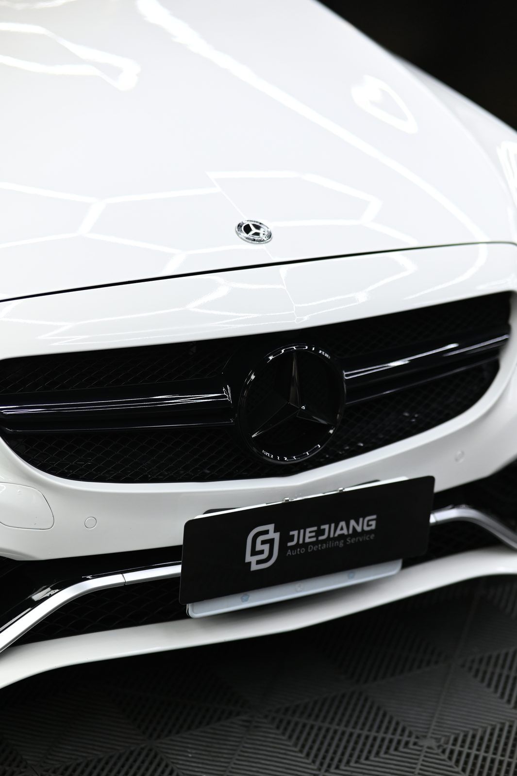 Mercedes-Benz C63 漆面鍍膜完工與細節實拍 第 7 張（共 7 張）——捷匠淡水旗艦店施工實錄