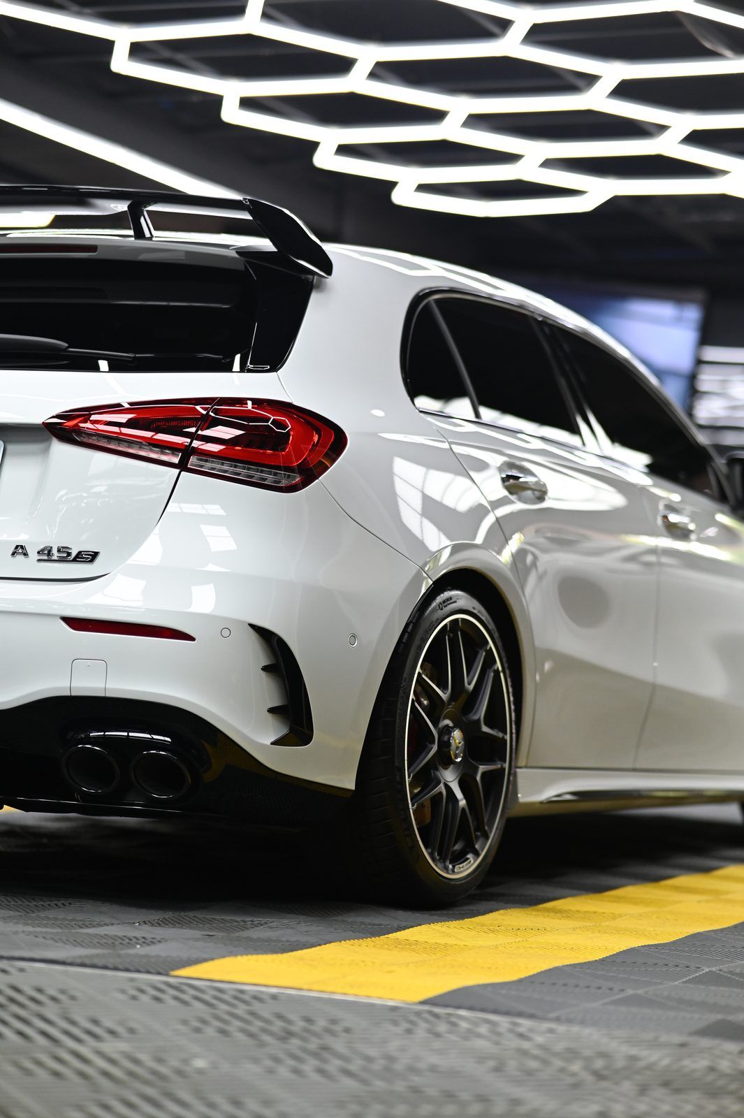Mercedes-Benz A45 S 漆面鍍膜完工與細節實拍 第 2 張（共 7 張）——捷匠淡水旗艦店施工實錄