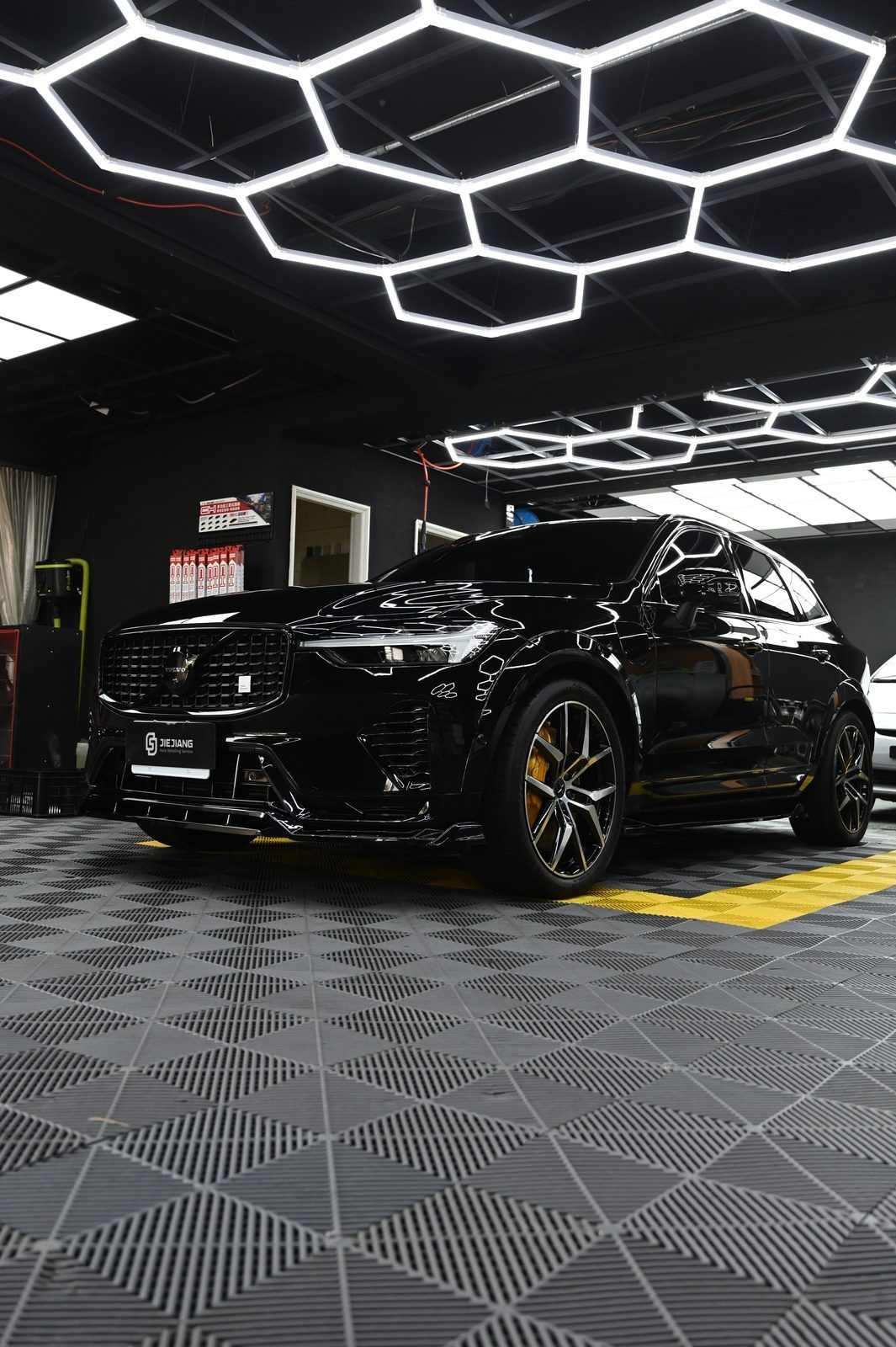 Volvo XC60 漆面鍍膜完工與細節實拍 第 1 張（共 7 張）——捷匠施工實錄