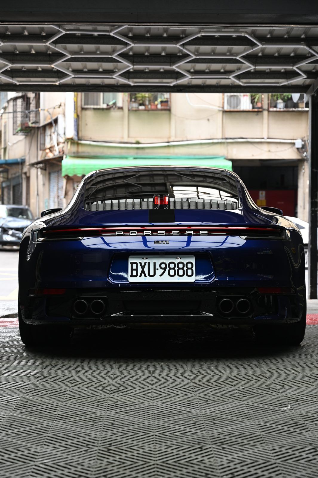 Porsche 911 漆面鍍膜完工與細節實拍 第 3 張（共 7 張）——捷匠北投店施工實錄