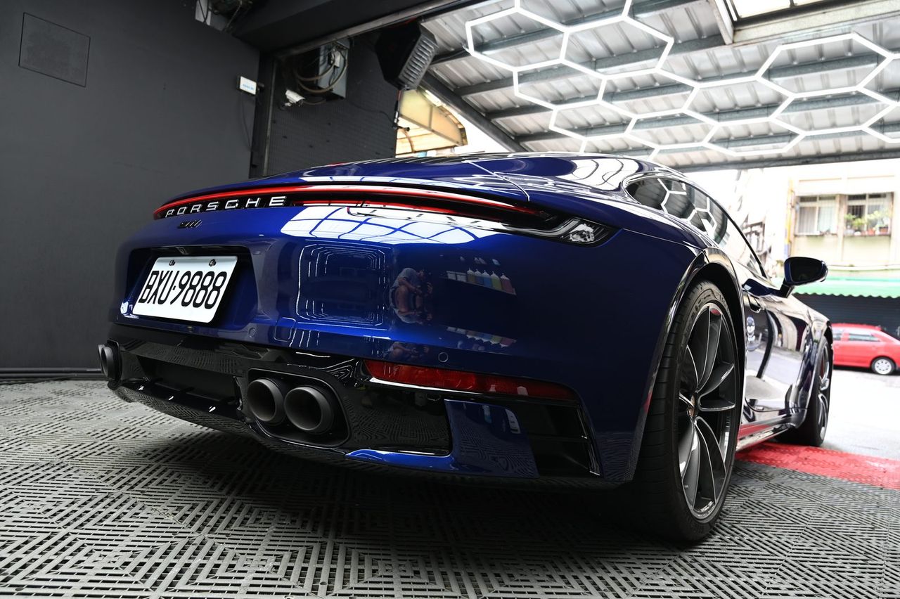 Porsche 911 漆面鍍膜完工與細節實拍 第 6 張（共 7 張）——捷匠北投店施工實錄
