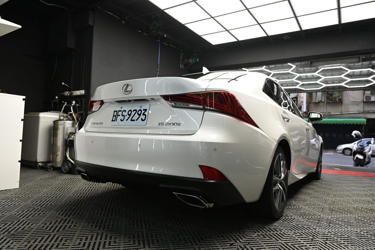 Lexus IS 漆面鍍膜完工與細節實拍 第 1 張（共 7 張）——捷匠北投店施工實錄