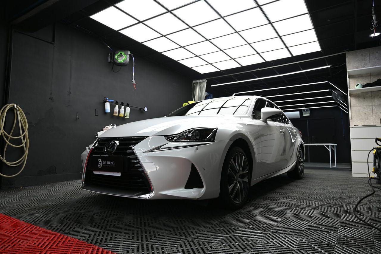 Lexus IS 漆面鍍膜完工與細節實拍 第 2 張（共 7 張）——捷匠北投店施工實錄