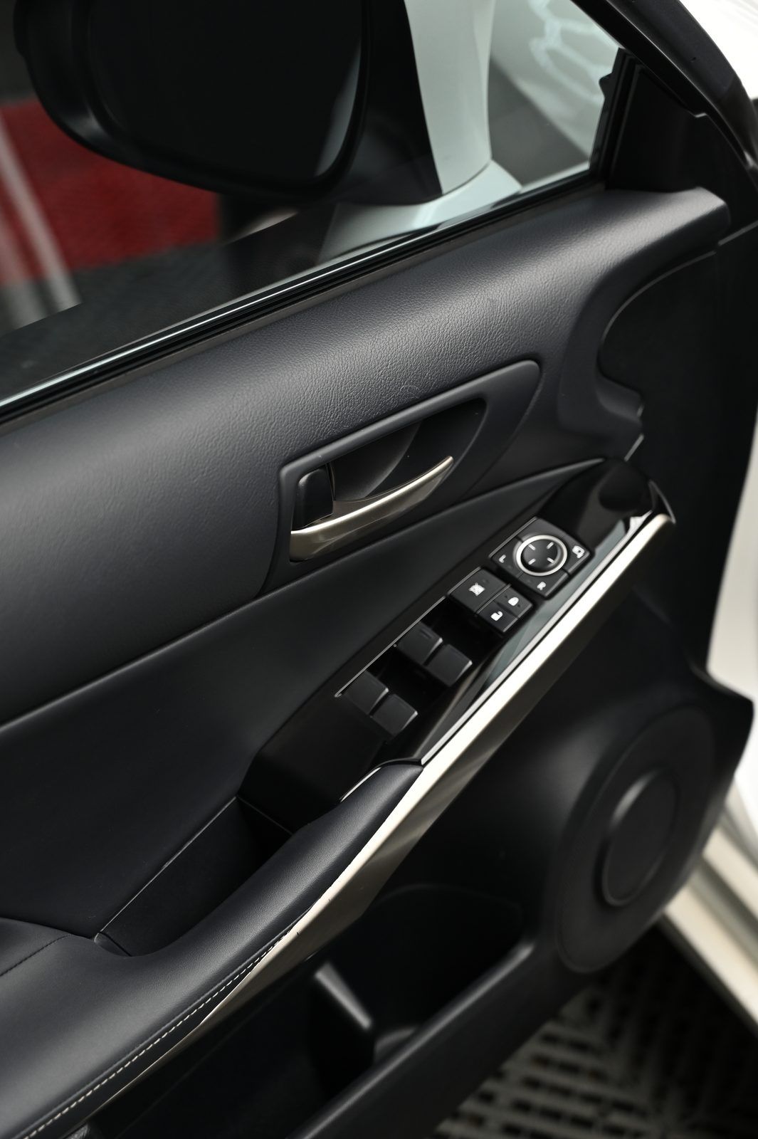 Lexus IS 漆面鍍膜完工與細節實拍 第 5 張（共 7 張）——捷匠北投店施工實錄