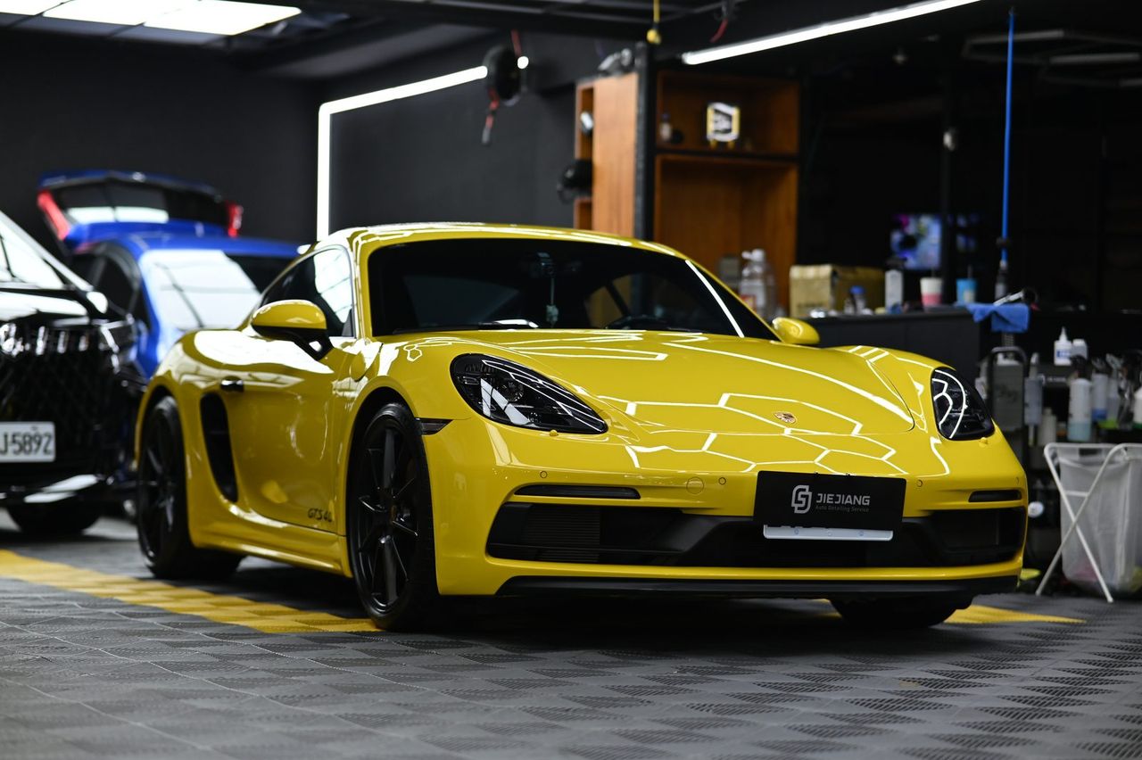 Porsche 718 Cayman GTS 4.0 漆面鍍膜完工與細節實拍 第 1 張（共 7 張）——捷匠淡水旗艦店施工實錄