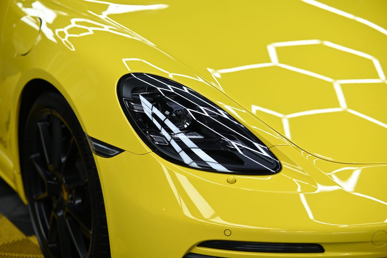 Porsche 718 Cayman GTS 4.0 漆面鍍膜完工與細節實拍 第 5 張（共 7 張）——捷匠淡水旗艦店施工實錄