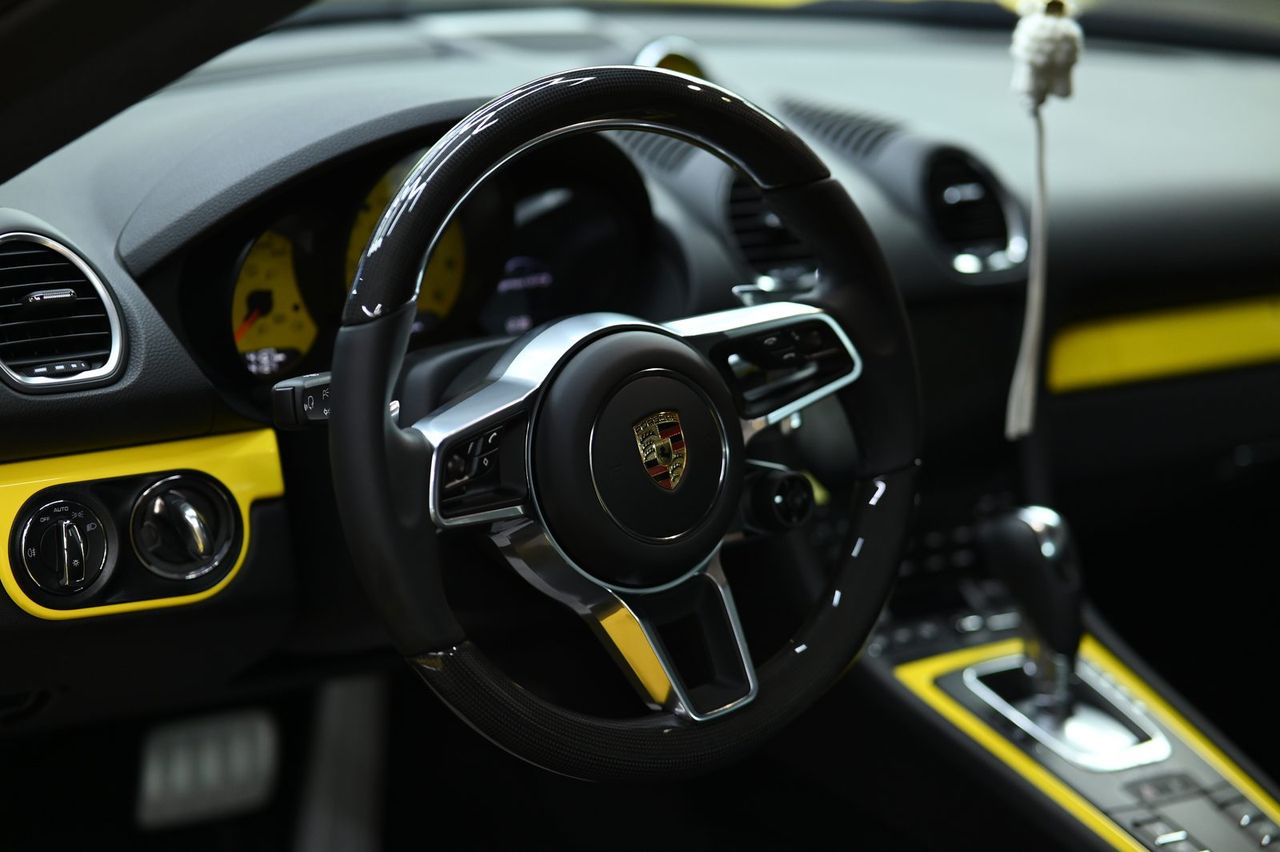 Porsche 718 Cayman GTS 4.0 漆面鍍膜完工與細節實拍 第 6 張（共 7 張）——捷匠淡水旗艦店施工實錄
