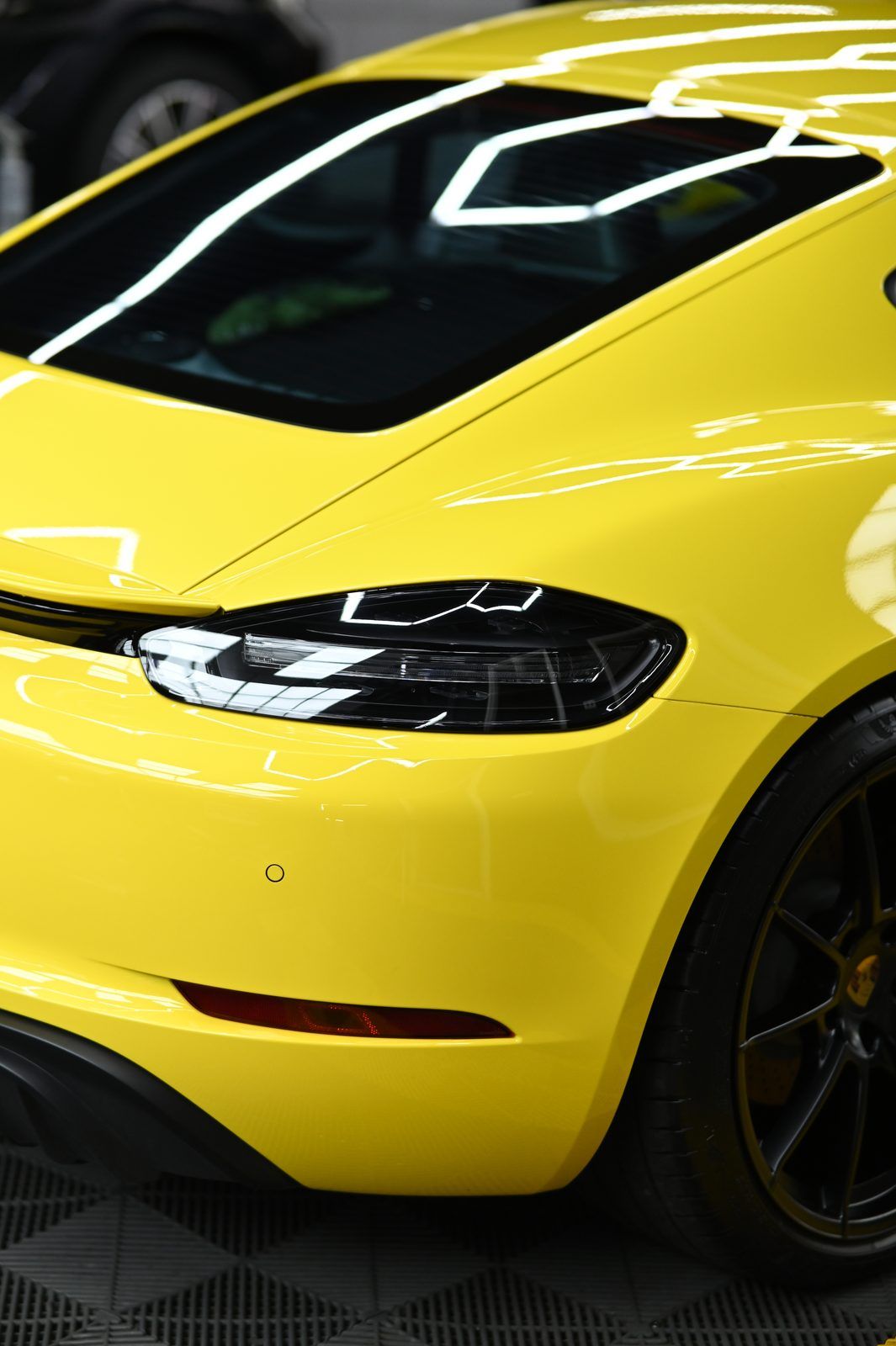 Porsche 718 Cayman GTS 4.0 漆面鍍膜完工與細節實拍 第 7 張（共 7 張）——捷匠淡水旗艦店施工實錄