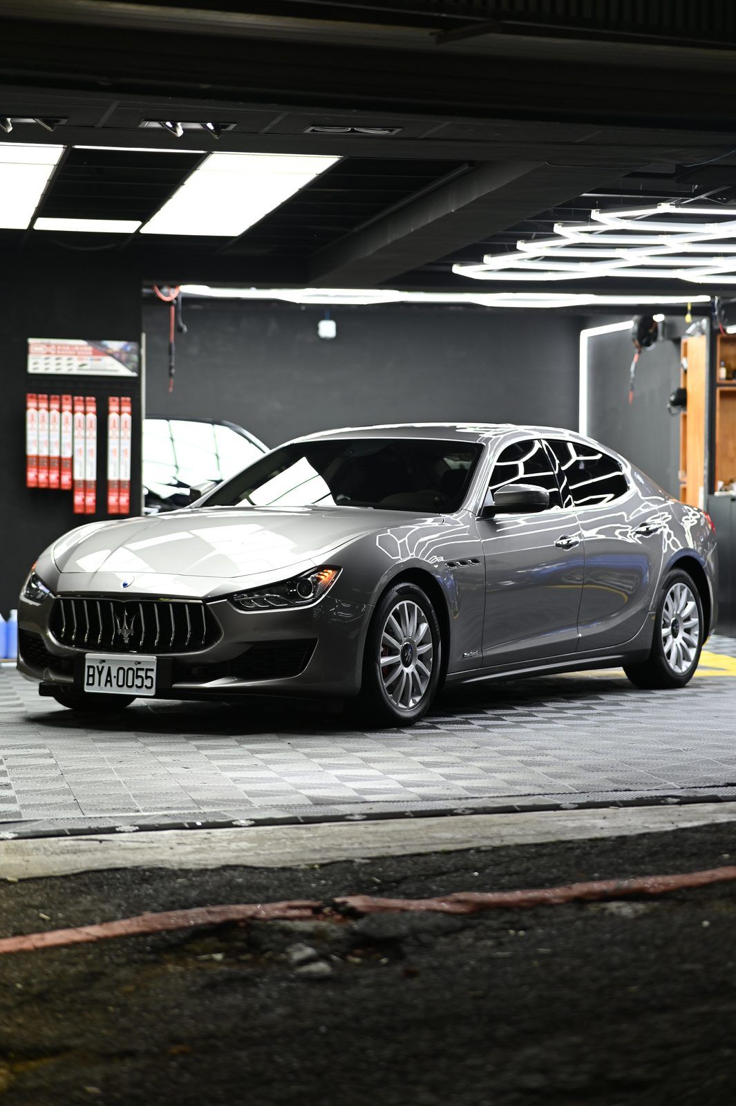 Maserati Ghibli 漆面鍍膜完工與細節實拍 第 1 張（共 7 張）——捷匠淡水旗艦店施工實錄