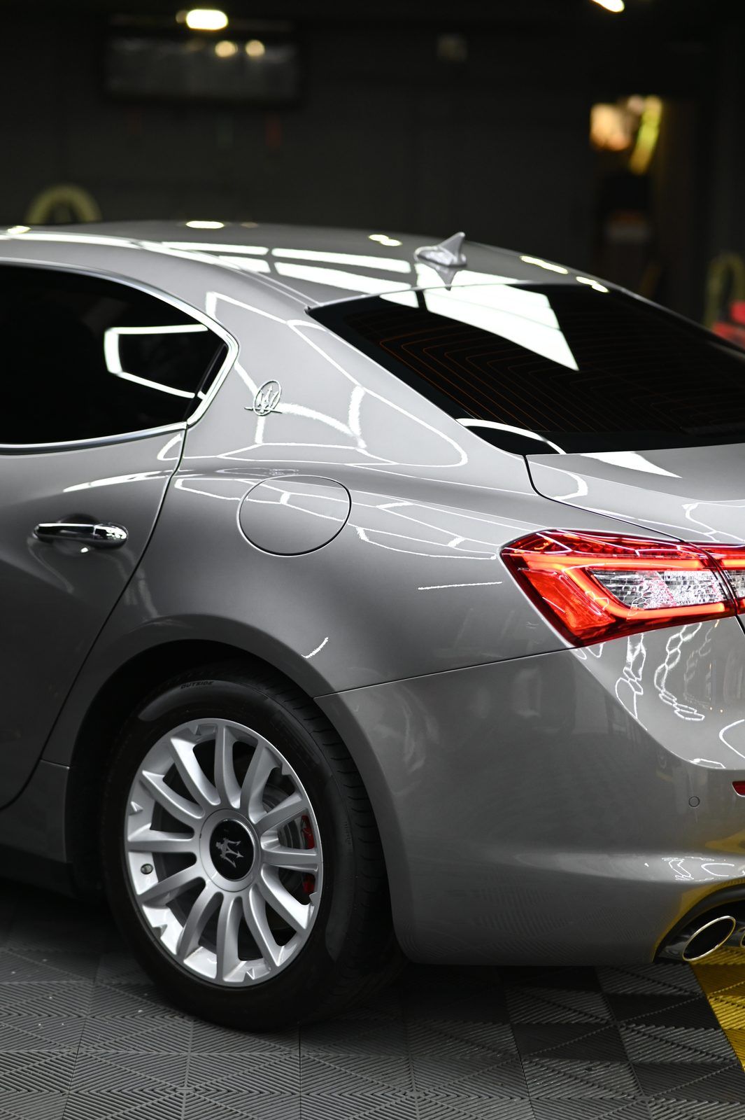 Maserati Ghibli 漆面鍍膜完工與細節實拍 第 6 張（共 7 張）——捷匠淡水旗艦店施工實錄