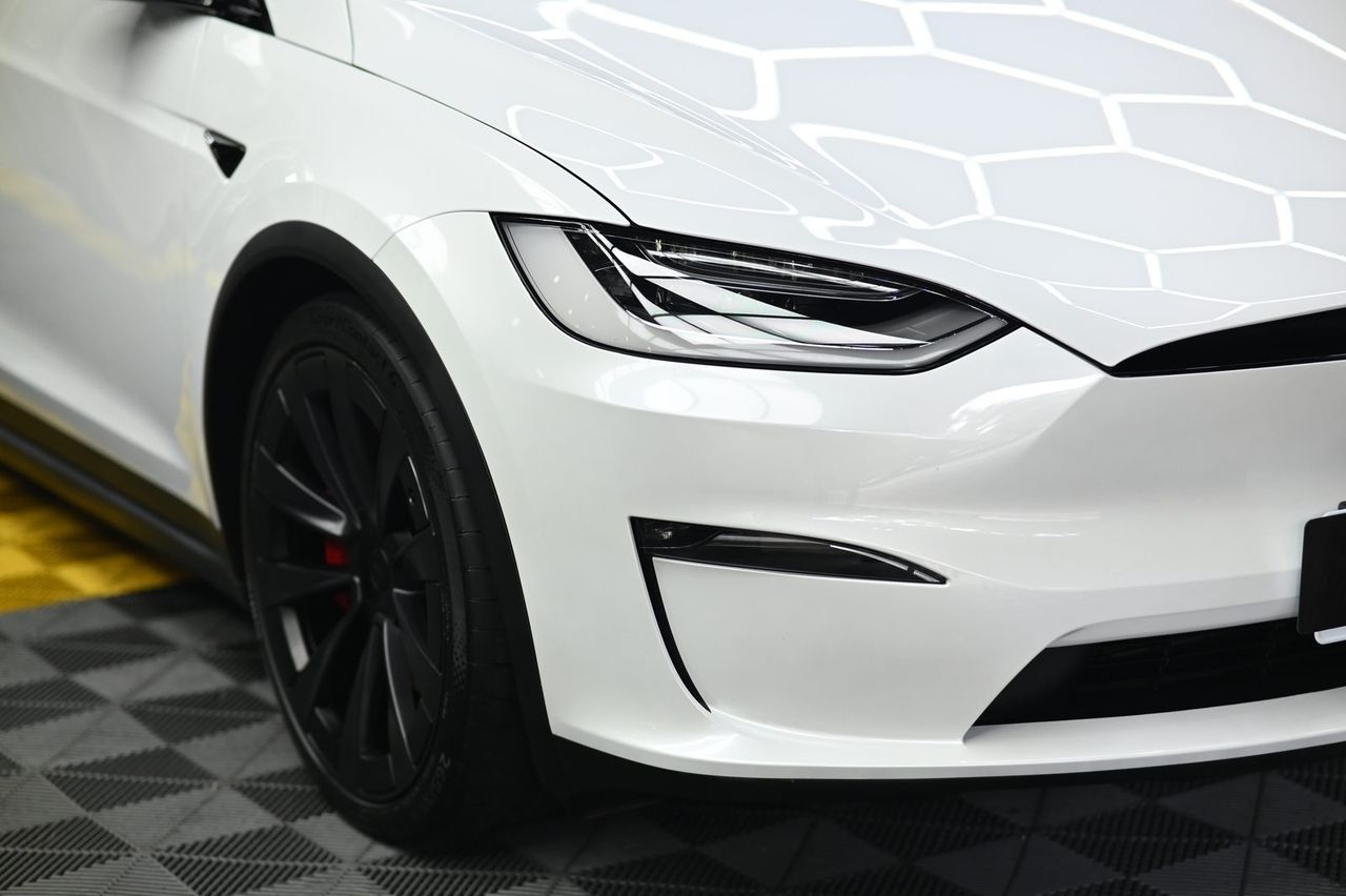 Tesla Model X 漆面鍍膜完工與細節實拍 第 1 張（共 7 張）——捷匠淡水旗艦店施工實錄
