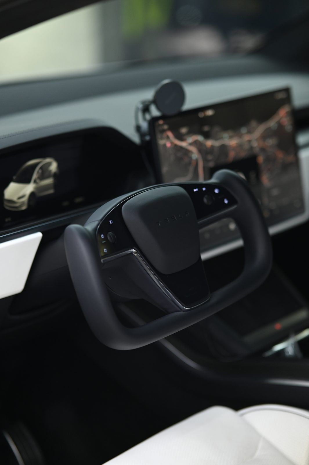 Tesla Model X 漆面鍍膜完工與細節實拍 第 6 張（共 7 張）——捷匠淡水旗艦店施工實錄