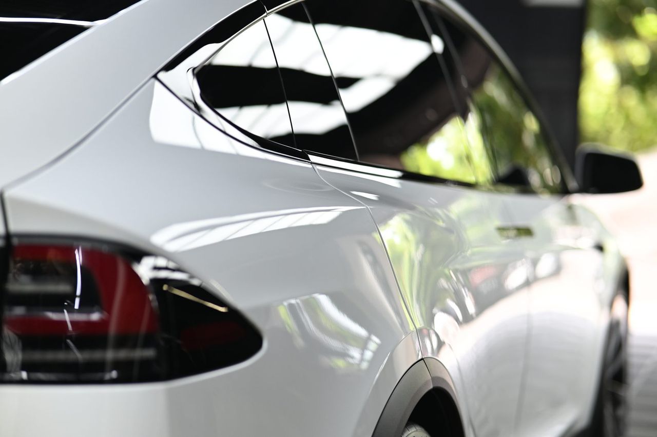 Tesla Model X 漆面鍍膜完工與細節實拍 第 7 張（共 7 張）——捷匠淡水旗艦店施工實錄