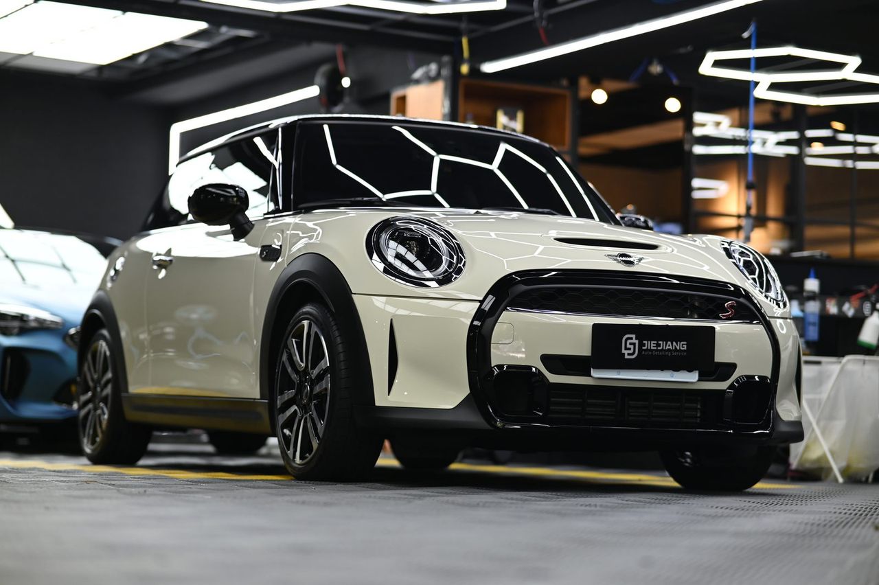 MINI Cooper 漆面鍍膜完工與細節實拍 第 1 張（共 7 張）——捷匠淡水旗艦店施工實錄