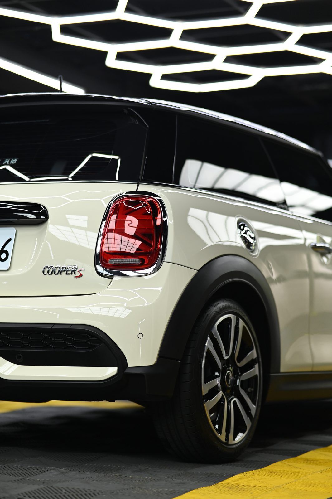MINI Cooper 漆面鍍膜完工與細節實拍 第 3 張（共 7 張）——捷匠淡水旗艦店施工實錄