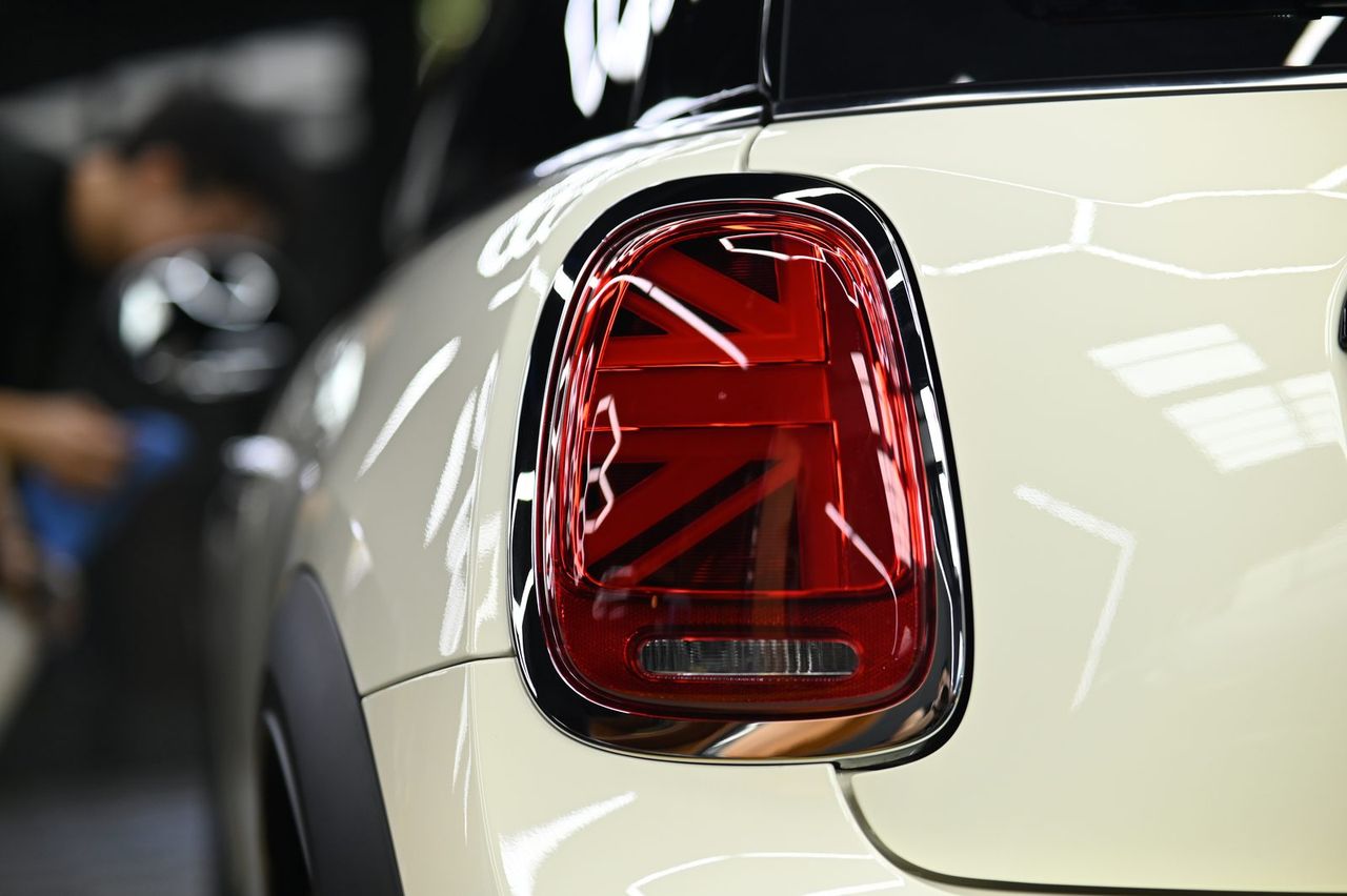 MINI Cooper 漆面鍍膜完工與細節實拍 第 5 張（共 7 張）——捷匠淡水旗艦店施工實錄