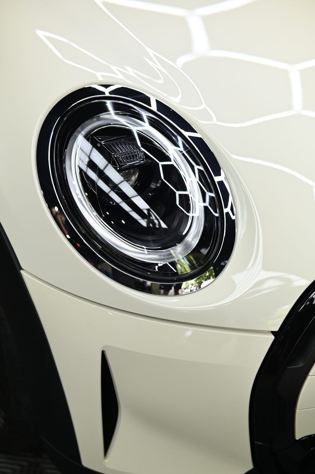 MINI Cooper 漆面鍍膜完工與細節實拍 第 6 張（共 7 張）——捷匠淡水旗艦店施工實錄