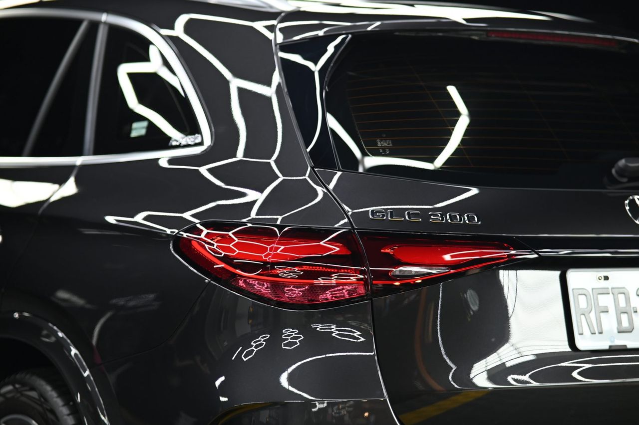 Mercedes-Benz GLC 300 漆面鍍膜完工與細節實拍 第 4 張（共 7 張）——捷匠淡水旗艦店施工實錄