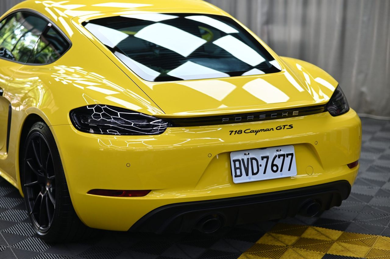 Porsche 718 Cayman GTS 4.0 漆面鍍膜完工與細節實拍 第 1 張（共 7 張）——捷匠淡水旗艦店施工實錄