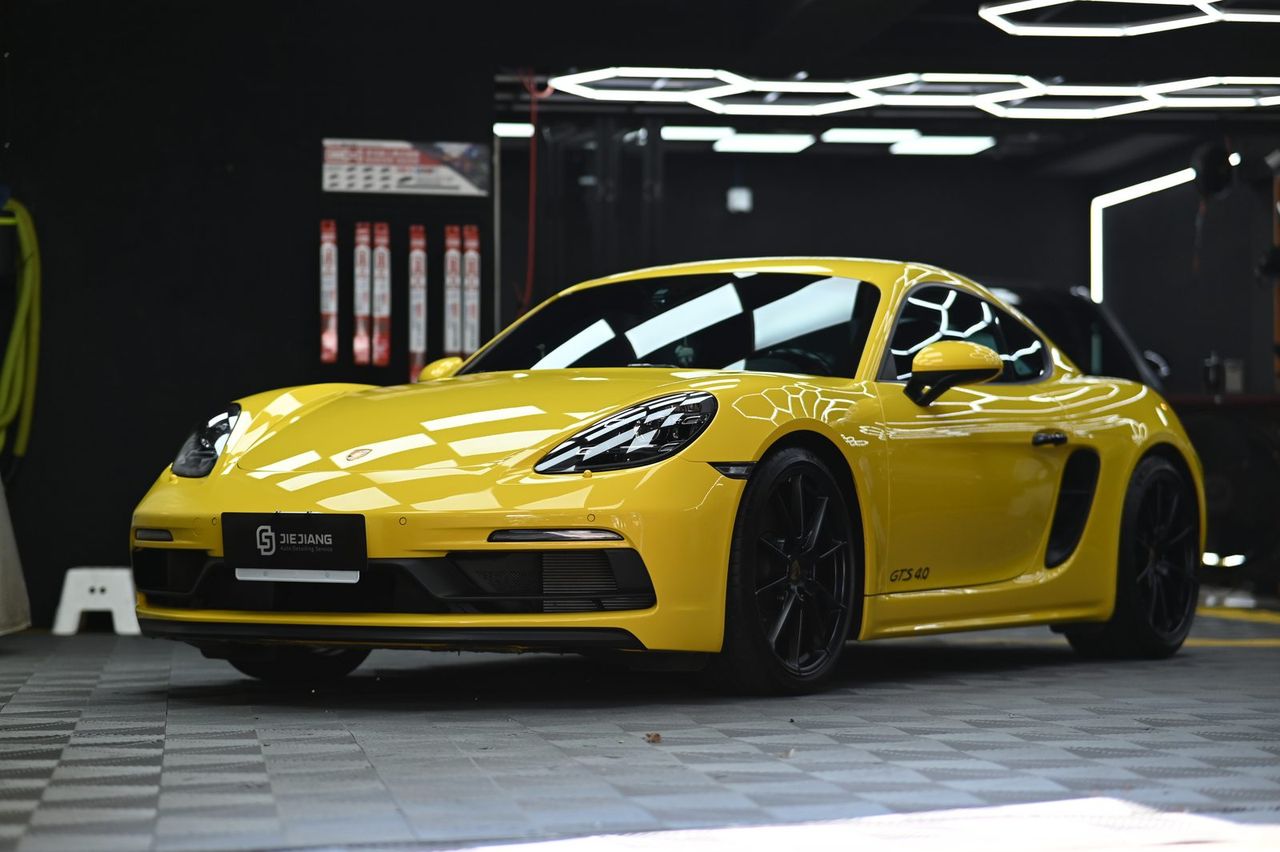Porsche 718 Cayman GTS 4.0 漆面鍍膜完工與細節實拍 第 3 張（共 7 張）——捷匠淡水旗艦店施工實錄