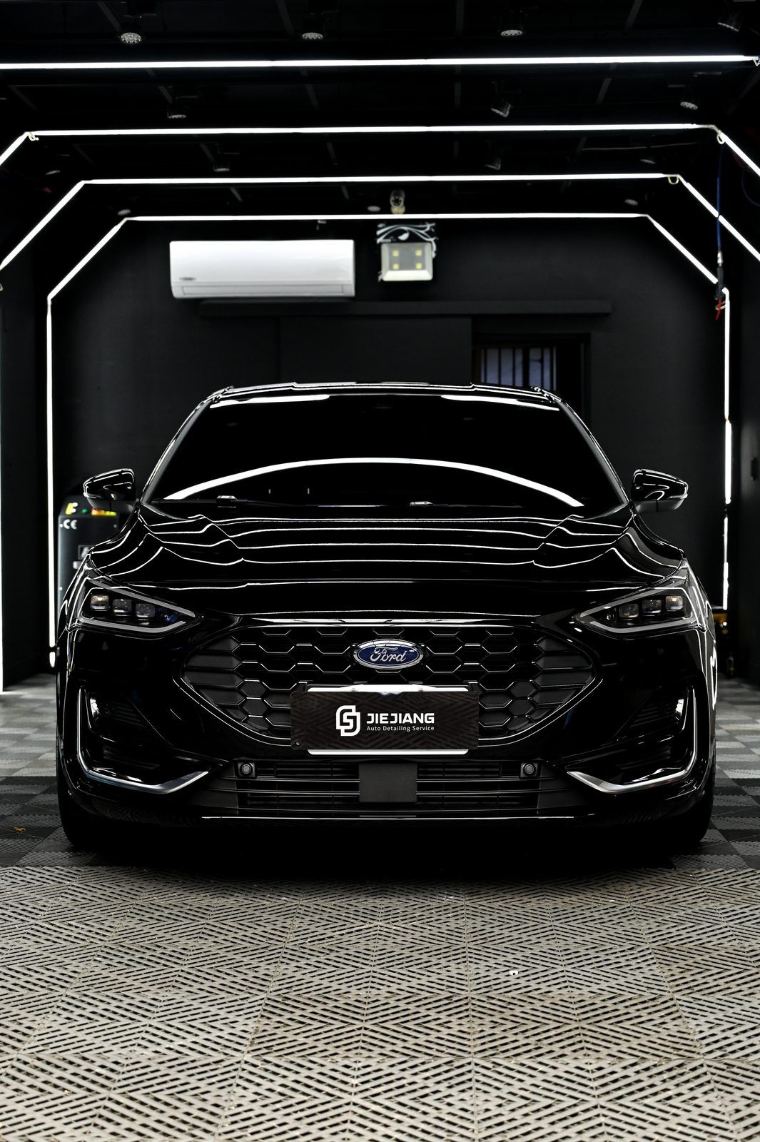 Ford Focus 漆面鍍膜完工與細節實拍 第 1 張（共 7 張）——捷匠北投店施工實錄
