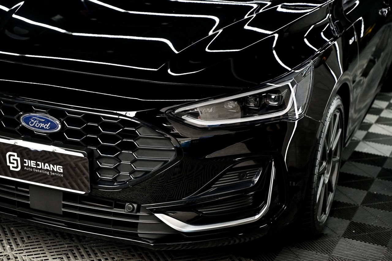 Ford Focus 漆面鍍膜完工與細節實拍 第 2 張（共 7 張）——捷匠北投店施工實錄