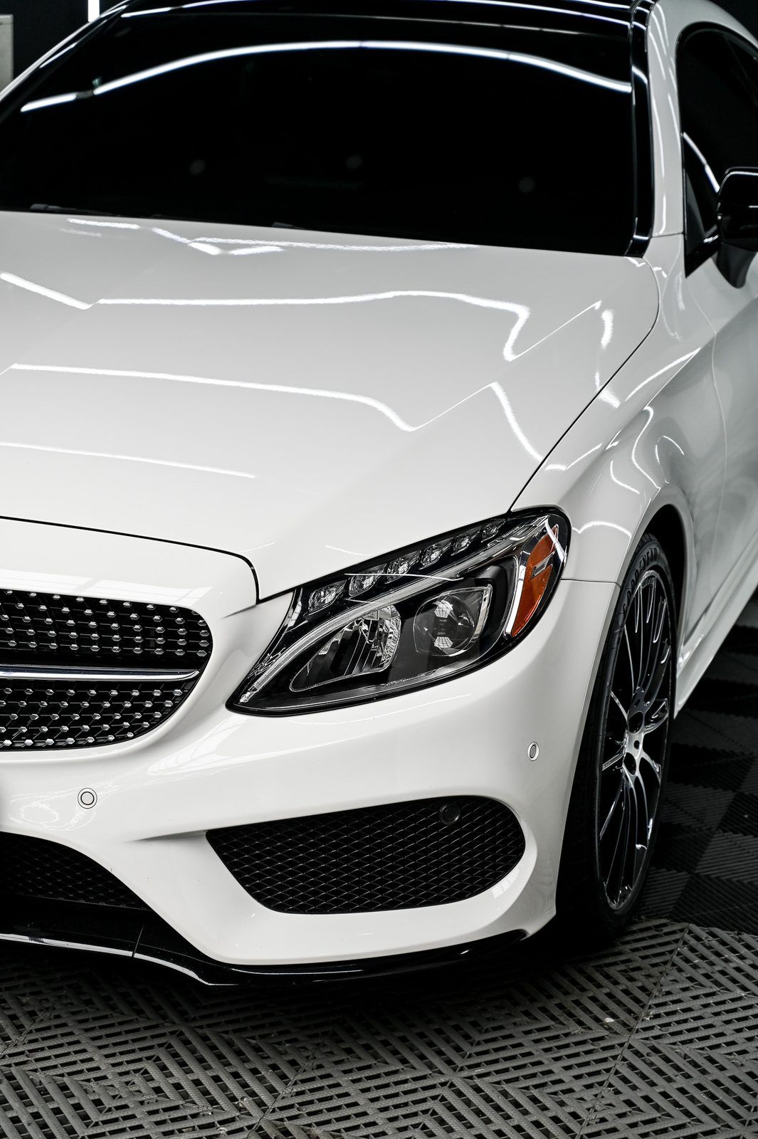 Mercedes-Benz C300 漆面鍍膜完工與細節實拍 第 3 張（共 7 張）——捷匠北投店施工實錄