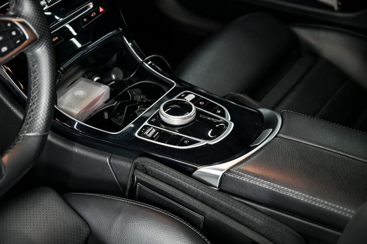 Mercedes-Benz C300 漆面鍍膜完工與細節實拍 第 5 張（共 7 張）——捷匠北投店施工實錄