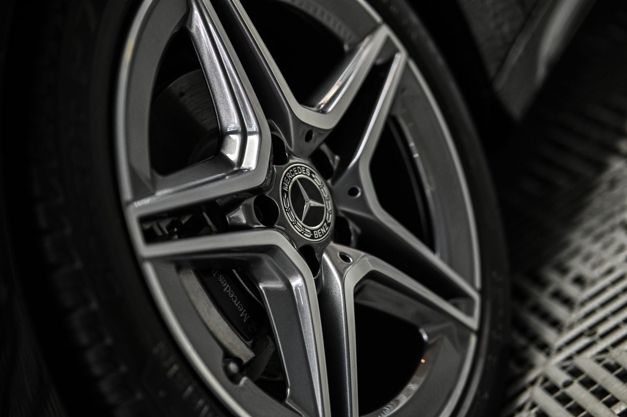 Mercedes-Benz A180 漆面鍍膜完工與細節實拍 第 4 張（共 7 張）——捷匠北投店施工實錄