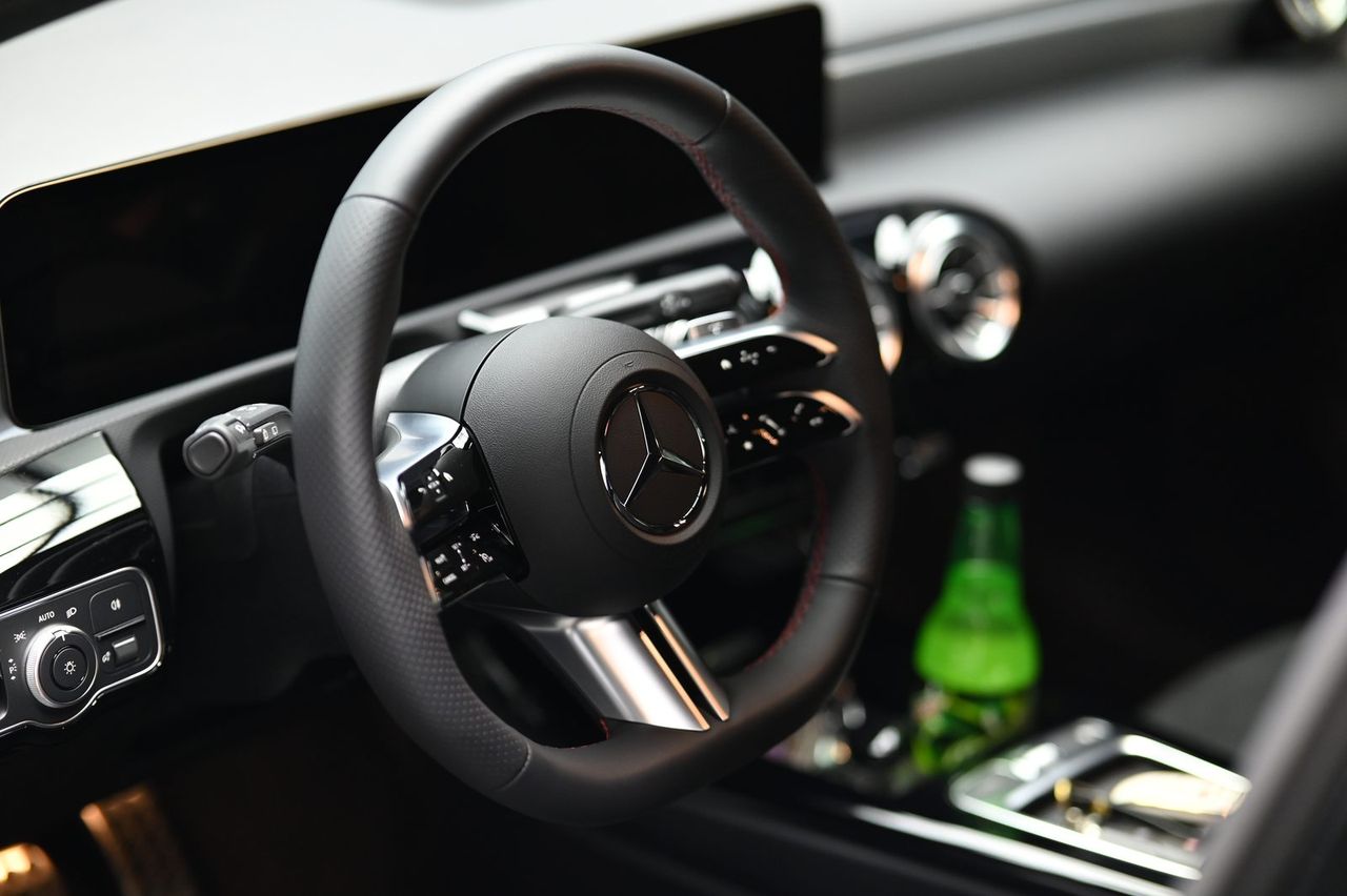 Mercedes-Benz A180 漆面鍍膜完工與細節實拍 第 7 張（共 7 張）——捷匠北投店施工實錄