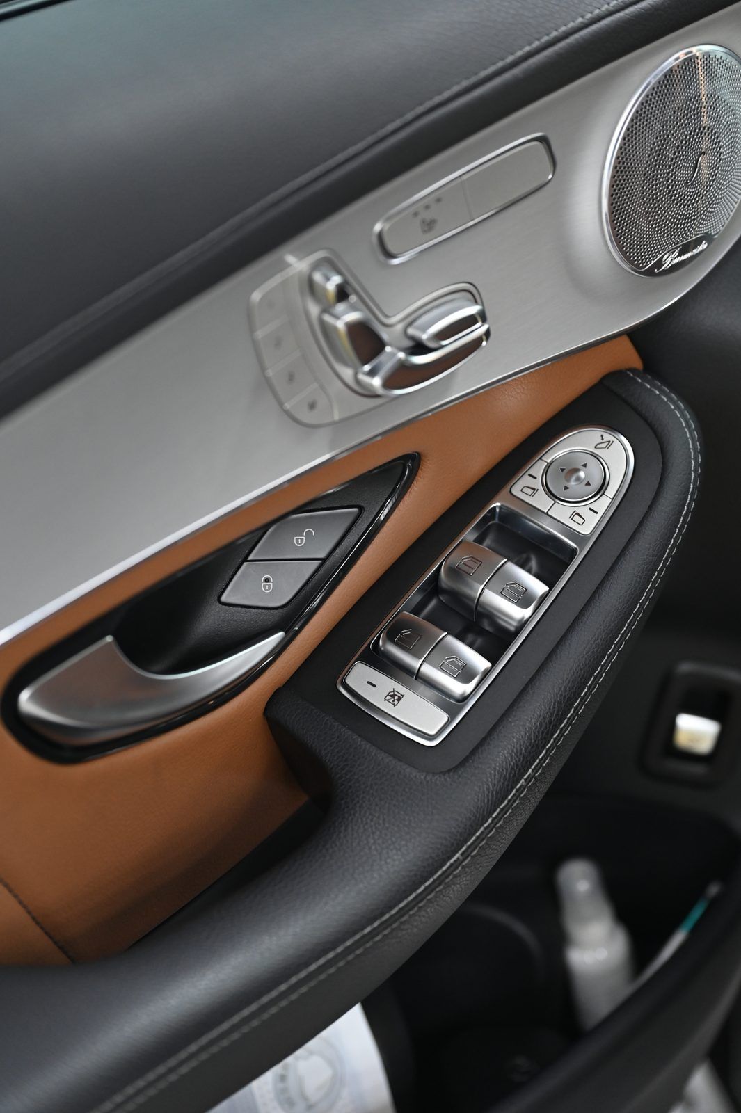 Mercedes-Benz 內裝美容完工與細節實拍 第 1 張（共 7 張）——捷匠施工實錄