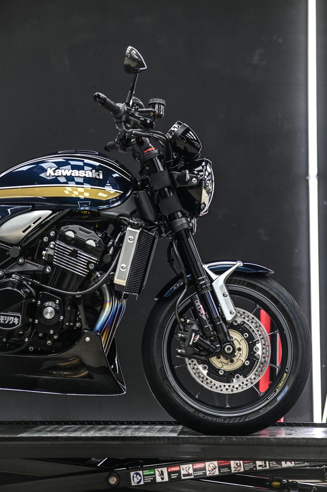 Kawasaki Z900RS 機車美容完工與細節實拍 第 2 張（共 7 張）——捷匠淡水旗艦店施工實錄