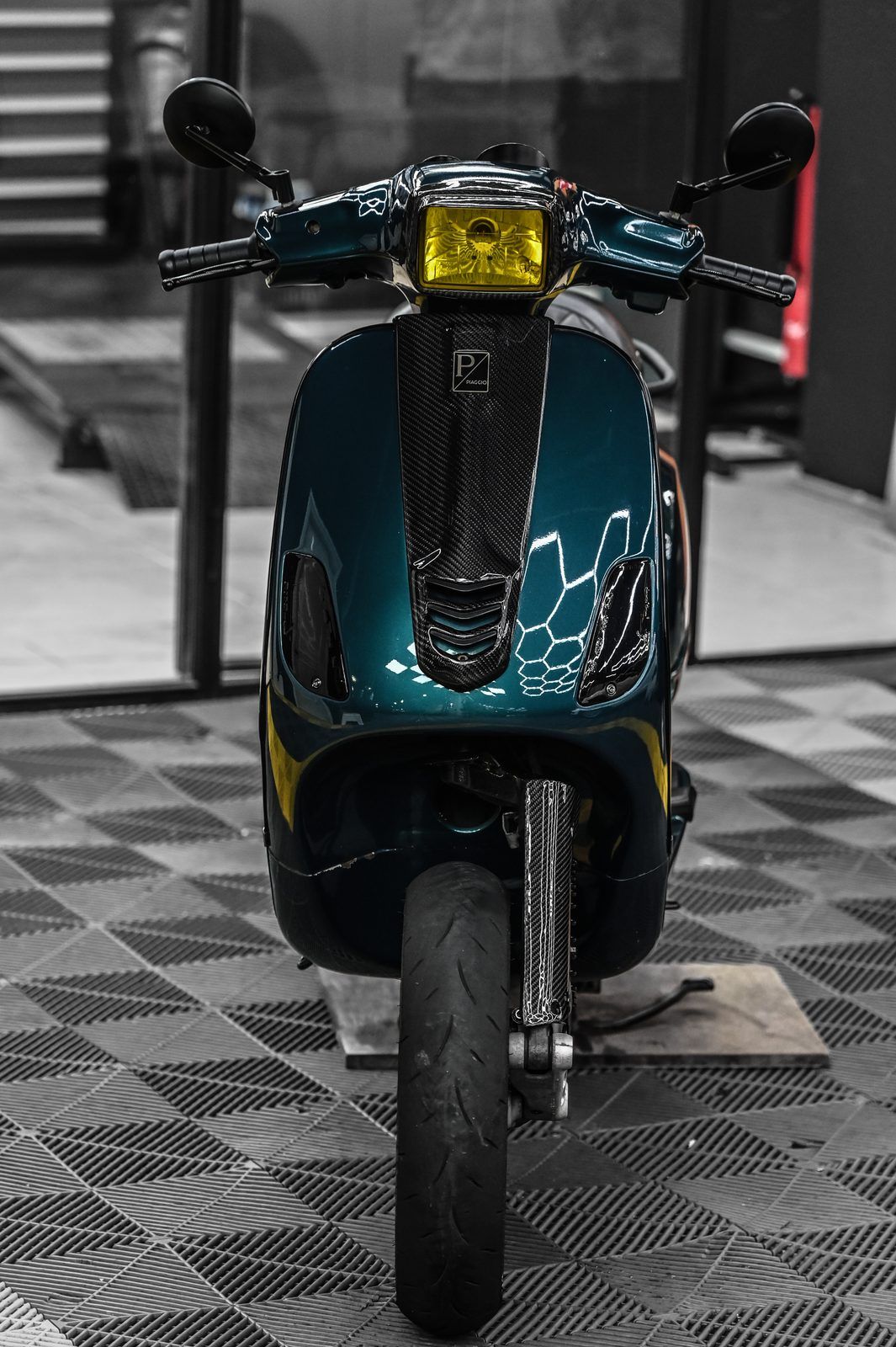 Vespa 機車美容完工與細節實拍 第 2 張（共 7 張）——捷匠淡水旗艦店施工實錄