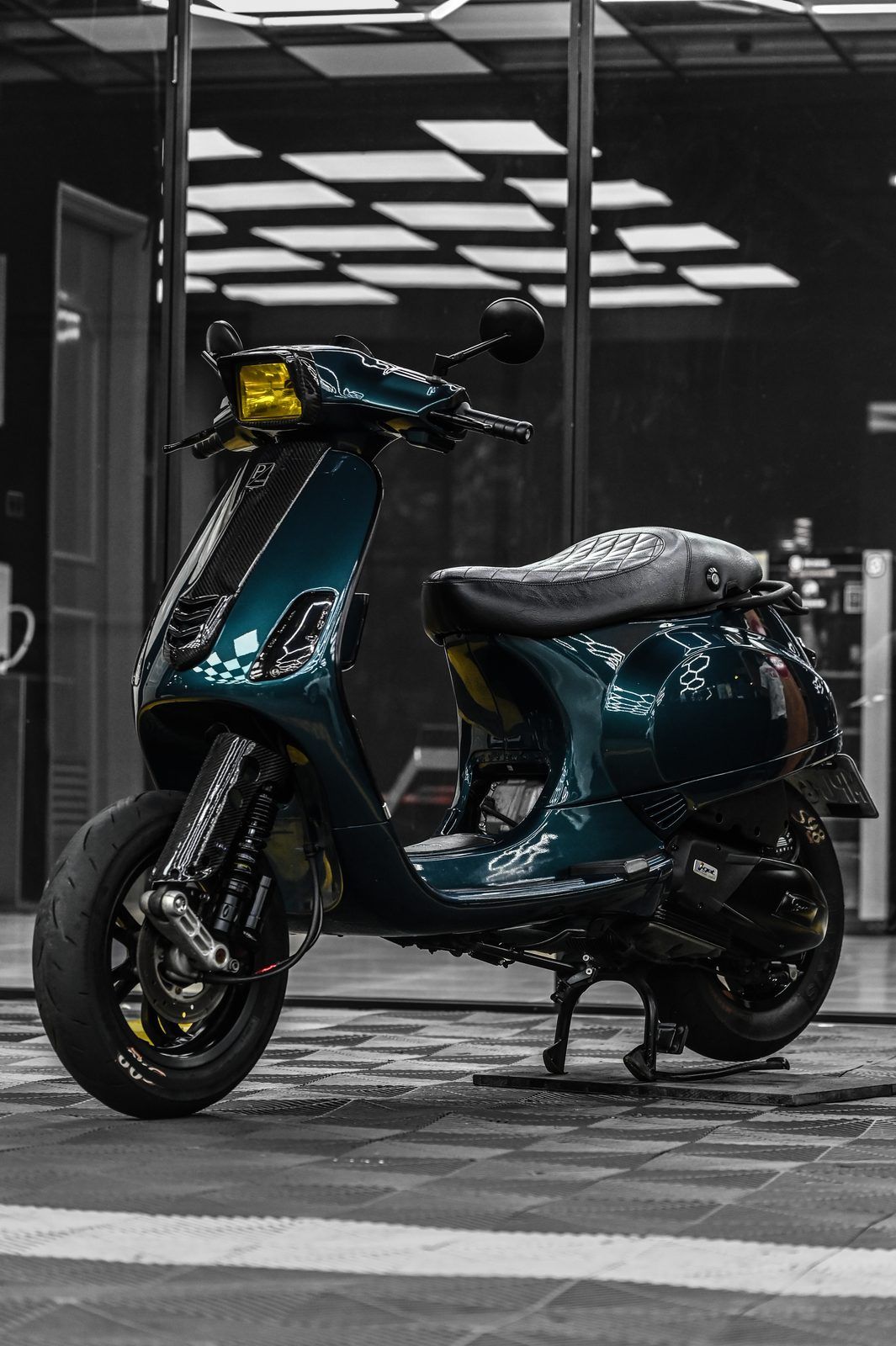 Vespa 機車美容完工與細節實拍 第 3 張（共 7 張）——捷匠淡水旗艦店施工實錄