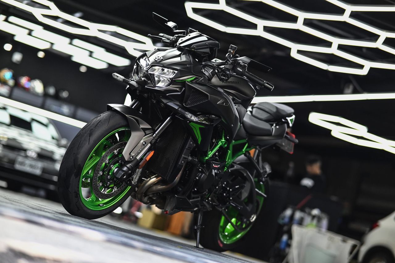 Kawasaki Z H2 機車美容完工與細節實拍 第 2 張（共 7 張）——捷匠淡水旗艦店施工實錄