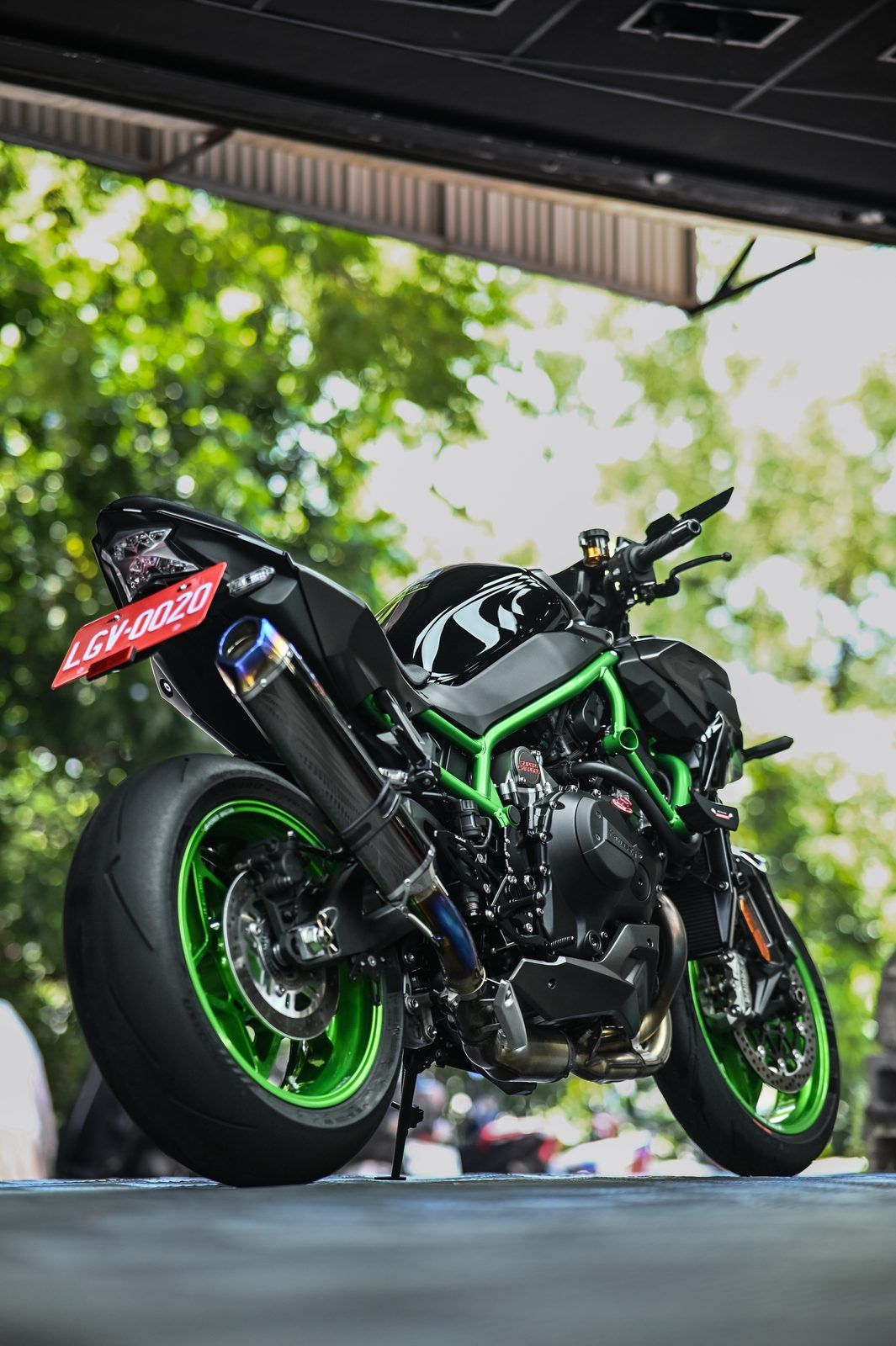 Kawasaki Z H2 機車美容完工與細節實拍 第 3 張（共 7 張）——捷匠淡水旗艦店施工實錄