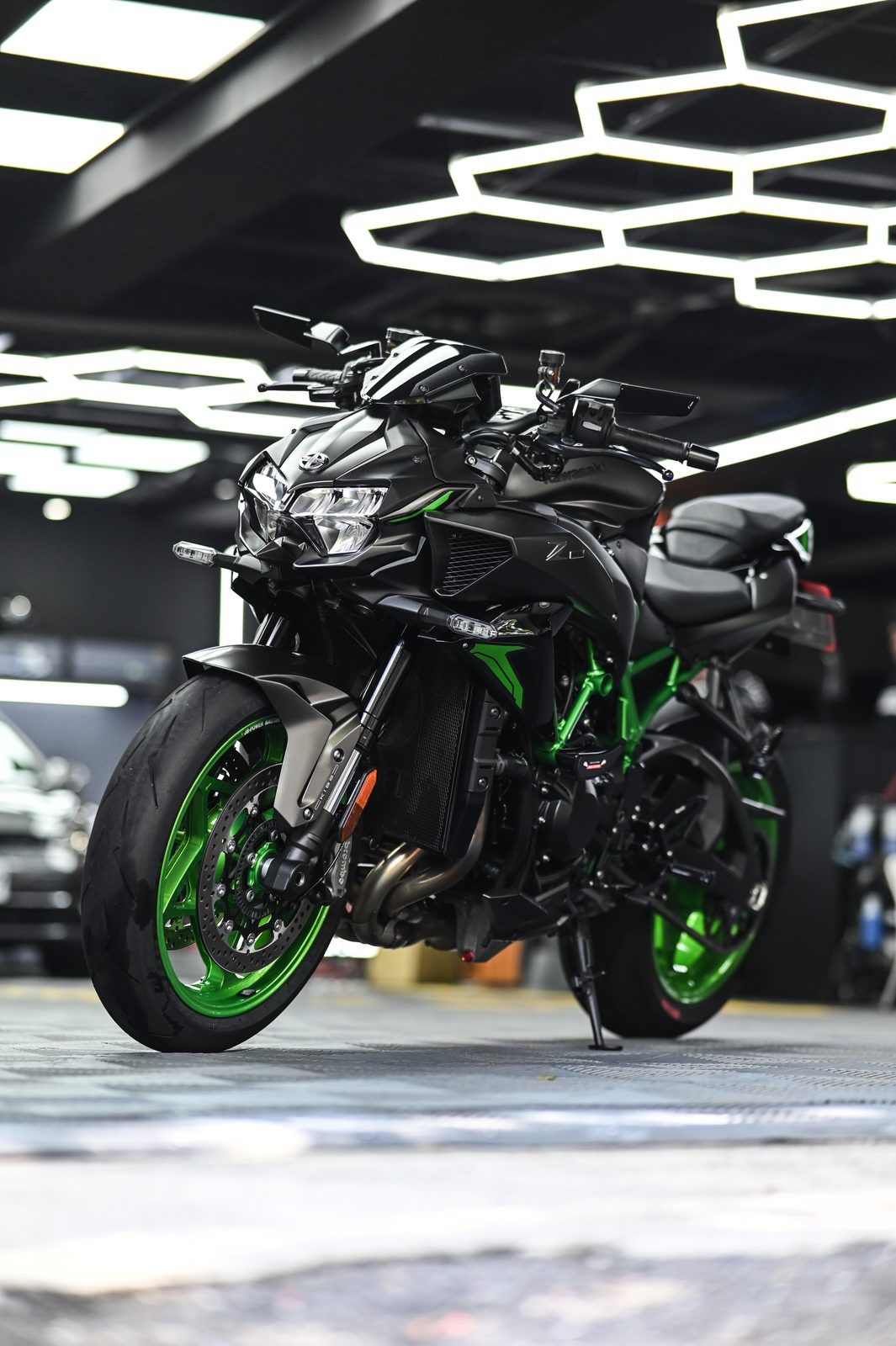 Kawasaki Z H2 機車美容完工與細節實拍 第 4 張（共 7 張）——捷匠淡水旗艦店施工實錄