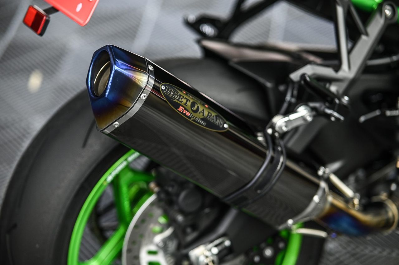 Kawasaki Z H2 機車美容完工與細節實拍 第 6 張（共 7 張）——捷匠淡水旗艦店施工實錄