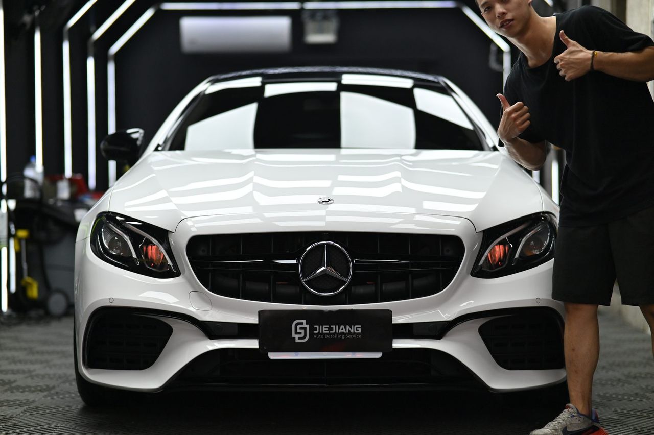 Mercedes-Benz E-Class 漆面鍍膜完工與細節實拍 第 2 張（共 7 張）——捷匠北投店施工實錄