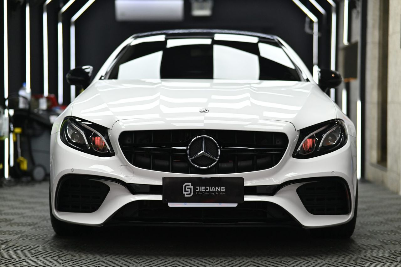 Mercedes-Benz E-Class 漆面鍍膜完工與細節實拍 第 3 張（共 7 張）——捷匠北投店施工實錄