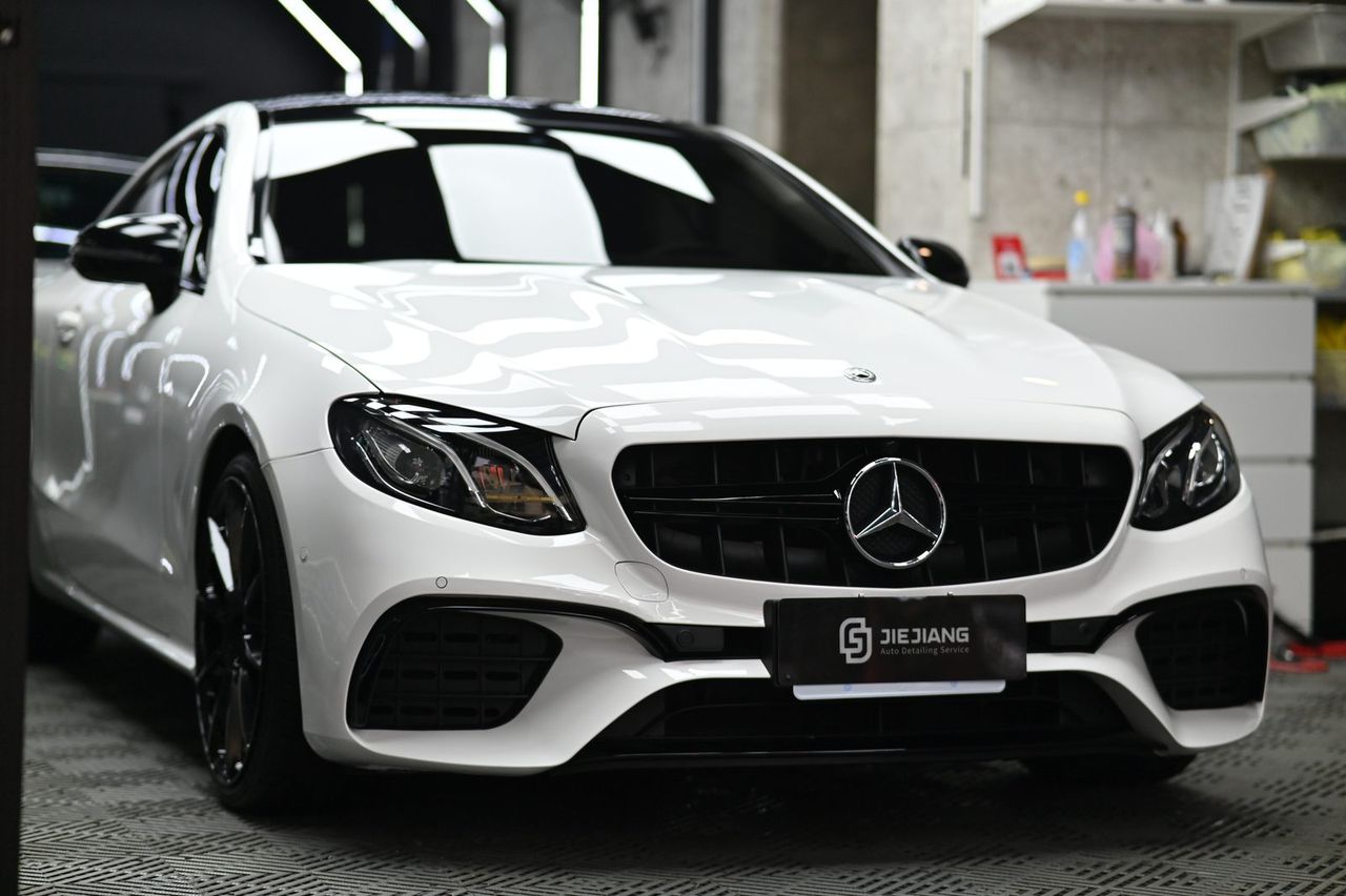 Mercedes-Benz E-Class 漆面鍍膜完工與細節實拍 第 4 張（共 7 張）——捷匠北投店施工實錄