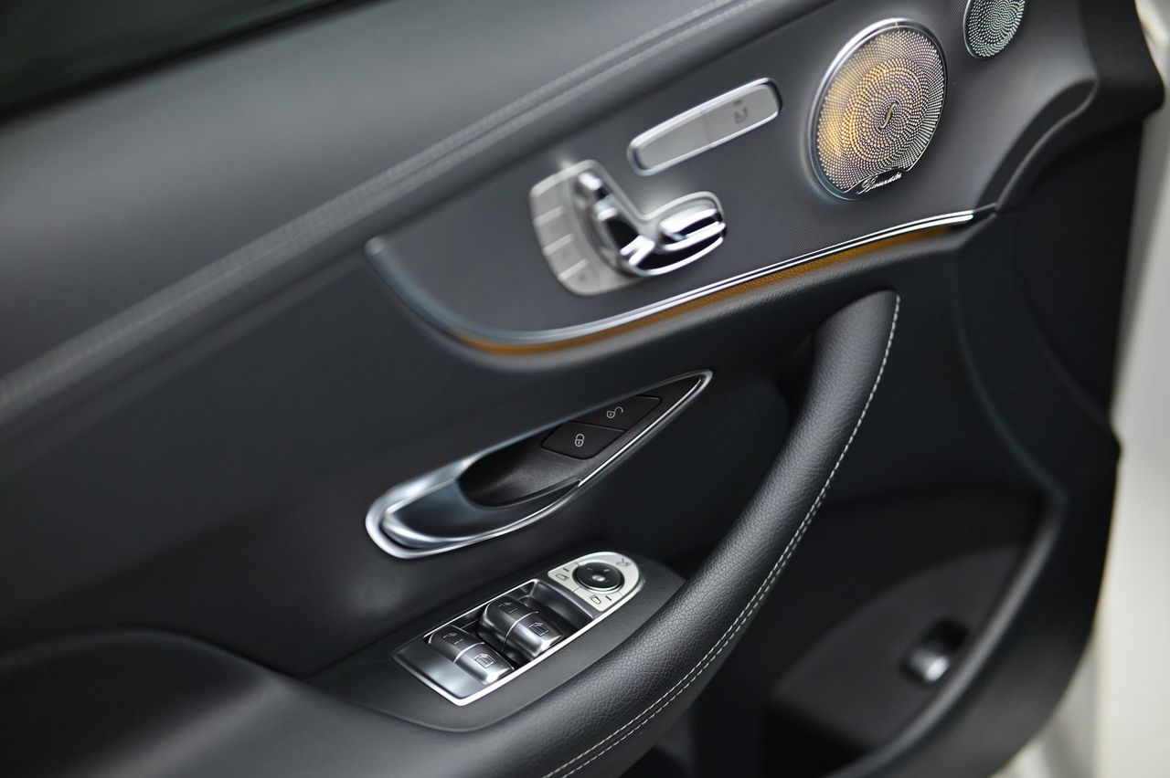 Mercedes-Benz E-Class 漆面鍍膜完工與細節實拍 第 6 張（共 7 張）——捷匠北投店施工實錄